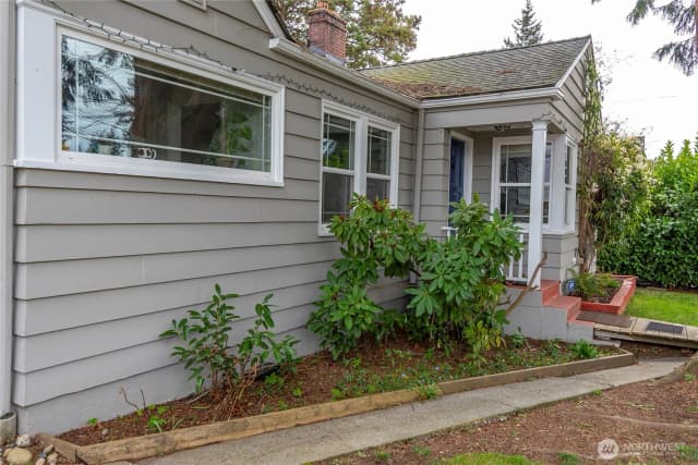 Property photo for 11008 Dayton Avenue N, Seattle photo 4