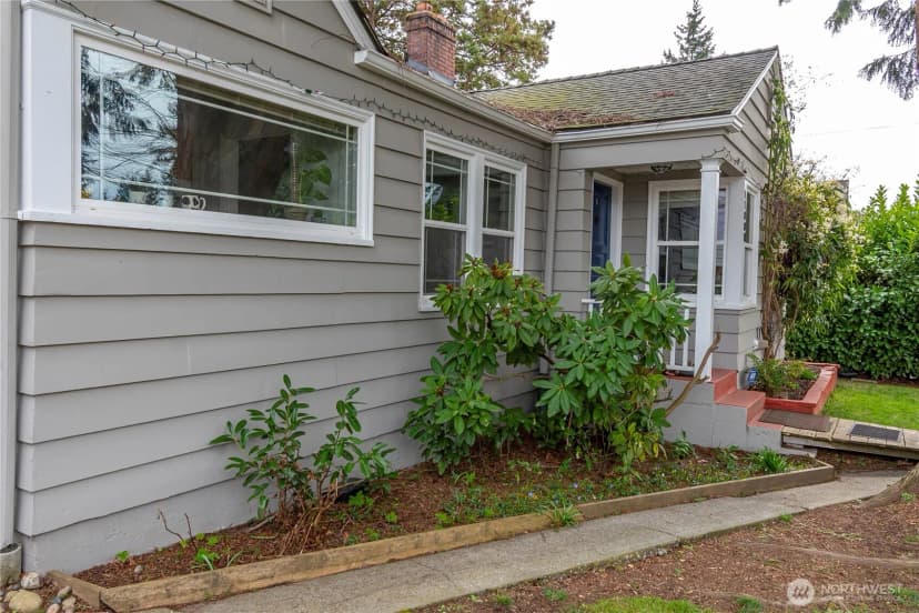 Property photo for 11008 Dayton Avenue N, Seattle photo 4