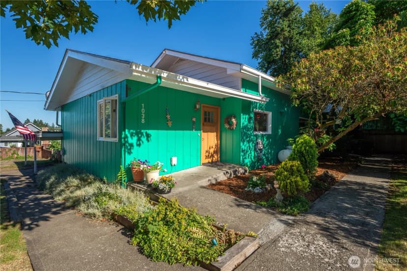Property photo for 1038 W Glenwood St, Port Angeles