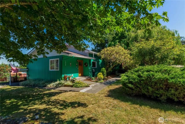 Property photo for 1038 W Glenwood St, Port Angeles photo 2