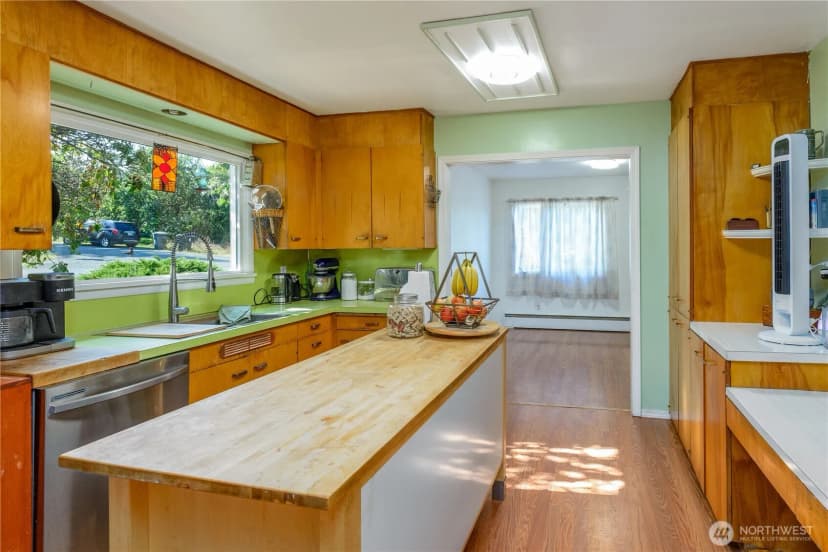 Property photo for 1038 W Glenwood St, Port Angeles photo 10