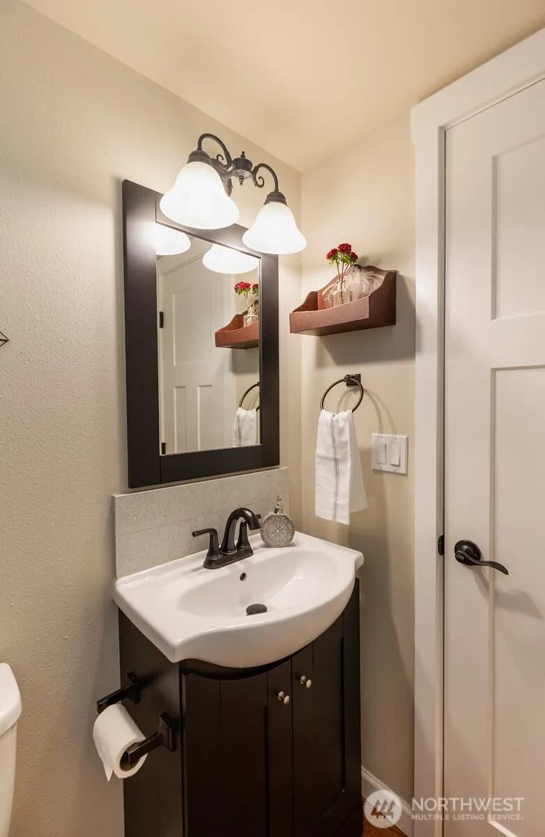 Property photo for 7923 220th Street Sw, Edmonds photo 25