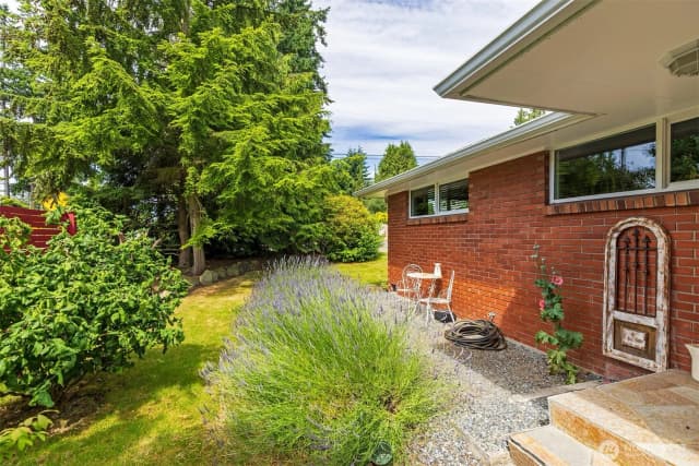 Property photo for 7923 220th Street Sw, Edmonds photo 2