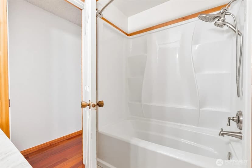 Property photo for 10802 29th Drive Se, Everett photo 9