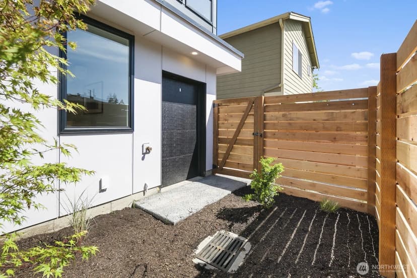 Property photo for 8825 C Wallingford Avenue N, Seattle photo 20