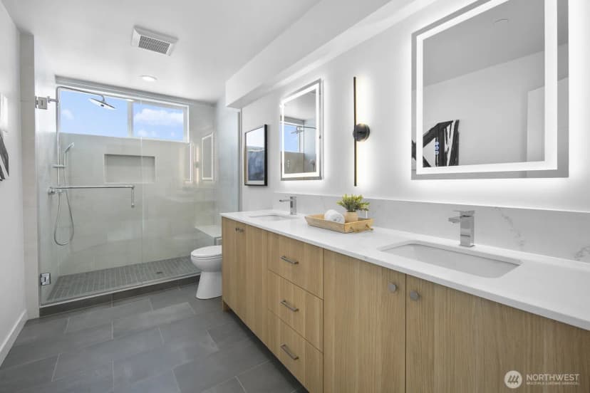 Property photo for 8825 C Wallingford Avenue N, Seattle photo 12