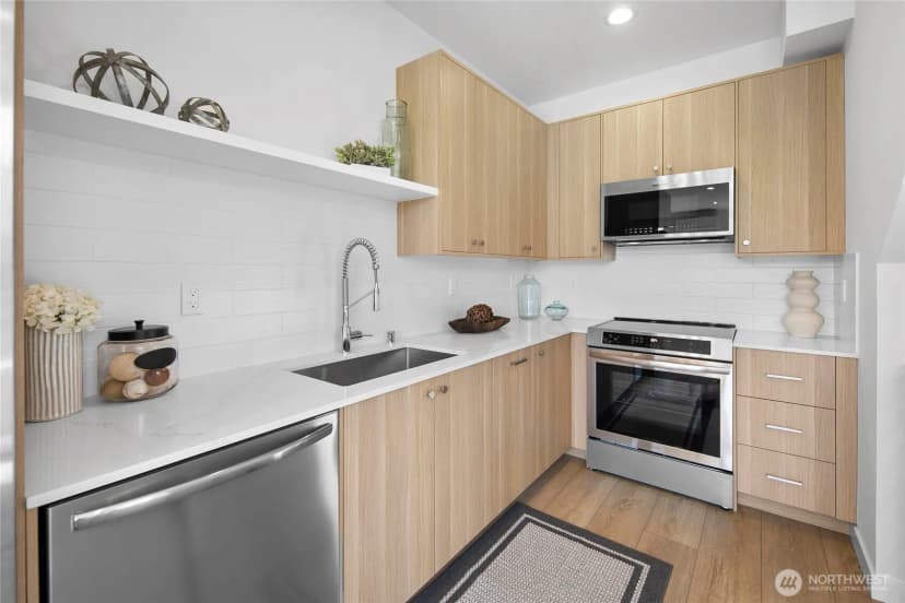 Property photo for 8825 C Wallingford Avenue N, Seattle photo 7