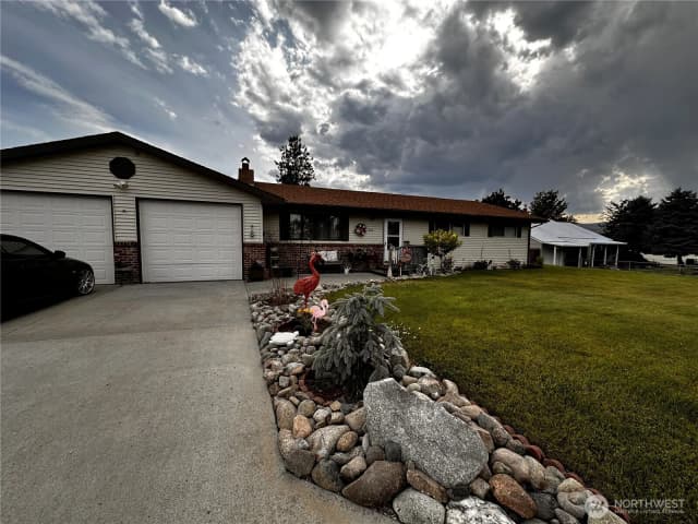 Property photo for 246 E First Street E, Tonasket