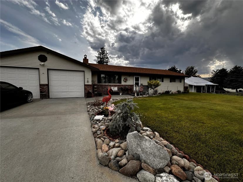 Property photo for 246 E First Street E, Tonasket