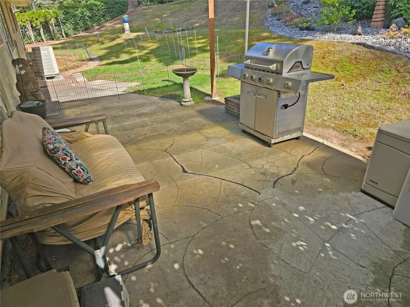 Property photo for 902 Duffy Street, Centralia photo 39