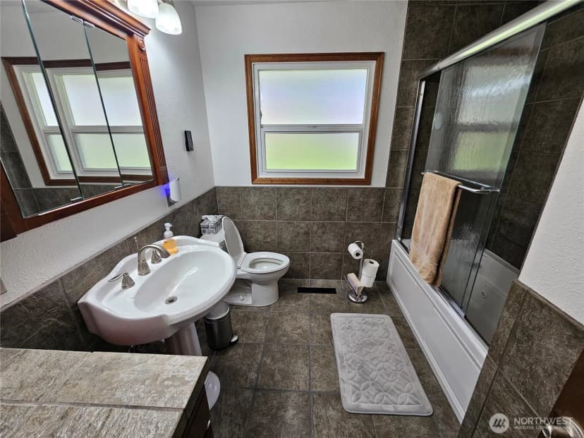 Property photo for 902 Duffy Street, Centralia photo 20