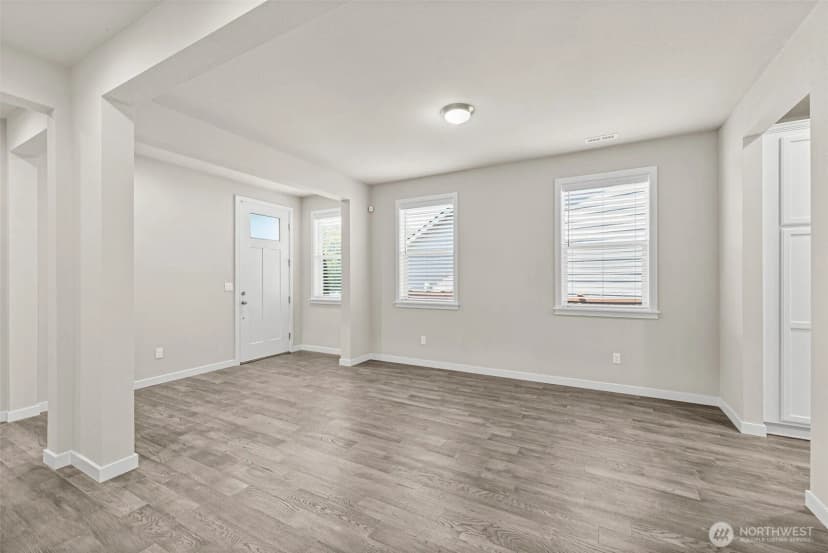 Property photo for 5704 Waldron Court Ne, Lacey photo 7