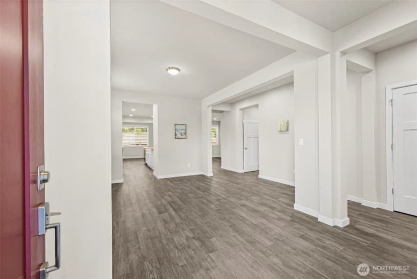 Property photo for 5704 Waldron Court Ne, Lacey photo 4