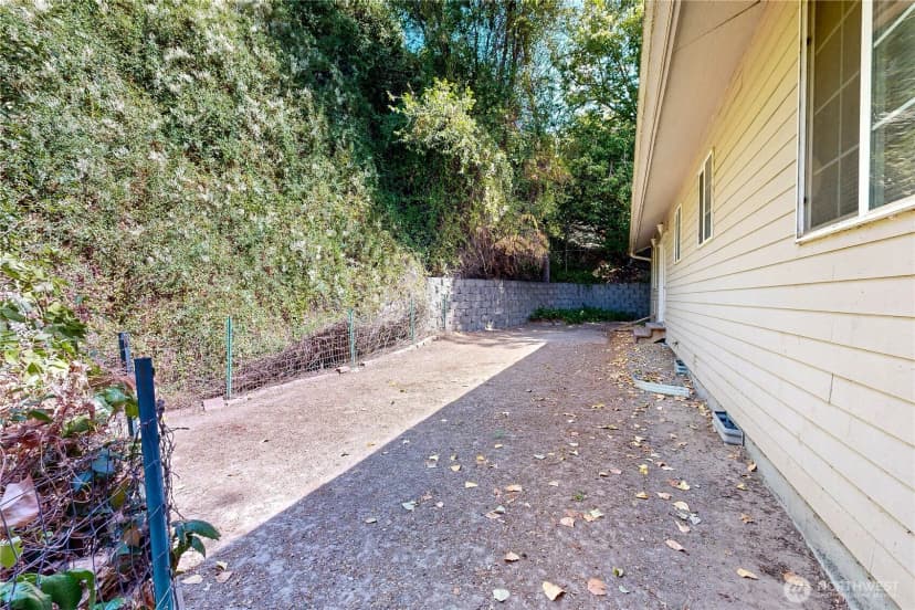 Property photo for 633 Se 6th Street, College Place photo 32