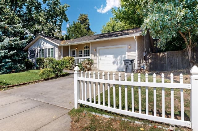 Property photo for 633 Se 6th Street, College Place
