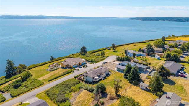 Property photo for 1223 Rainier Lane, Oak Harbor photo 2