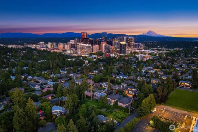 Property photo for 1702 99th Avenue Ne, Bellevue photo 2