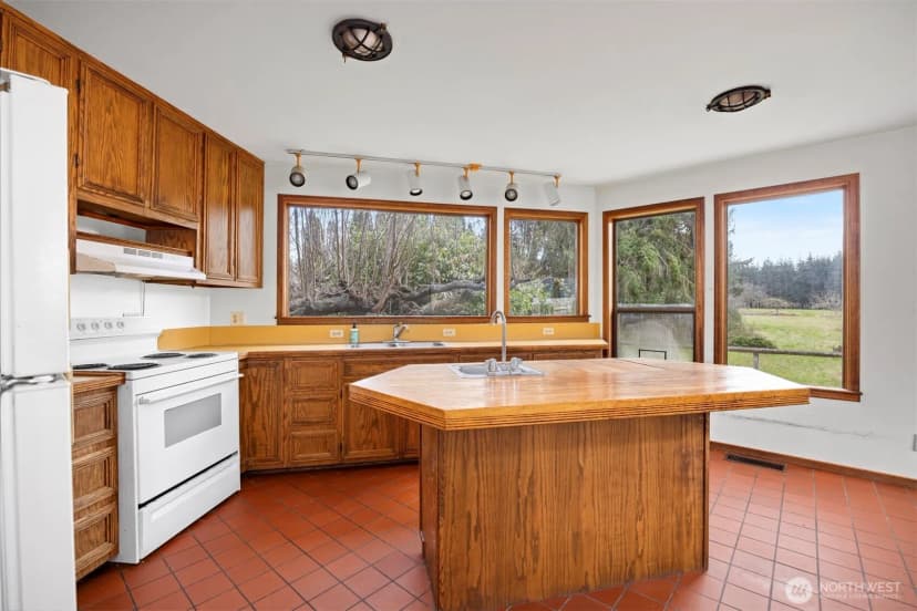 Property photo for 6571 West Shore Drive, Anacortes photo 18