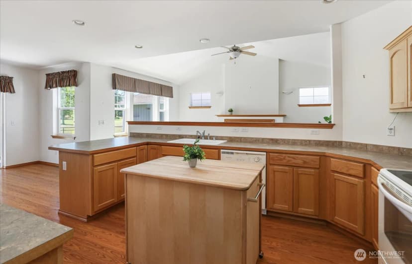 Property photo for 1341 Sw Xavier Drive, Oak Harbor photo 7