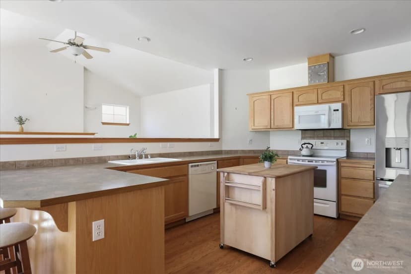 Property photo for 1341 Sw Xavier Drive, Oak Harbor photo 8