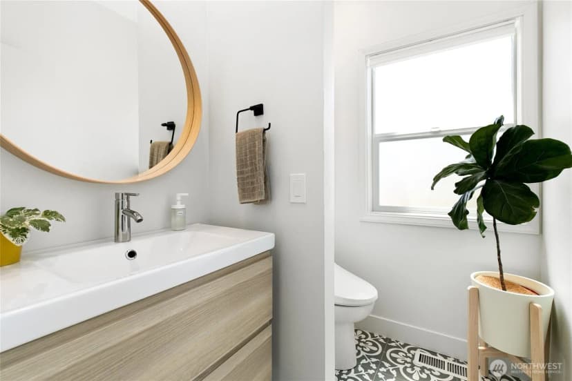 Property photo for 600 Sw Cloverdale Street, Seattle photo 15
