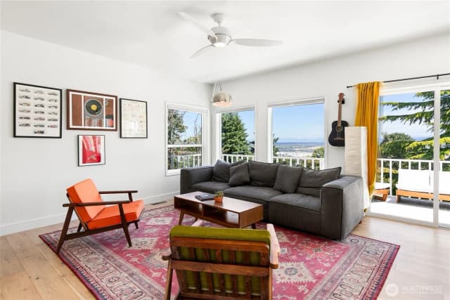 Property photo for 600 Sw Cloverdale Street, Seattle photo 4