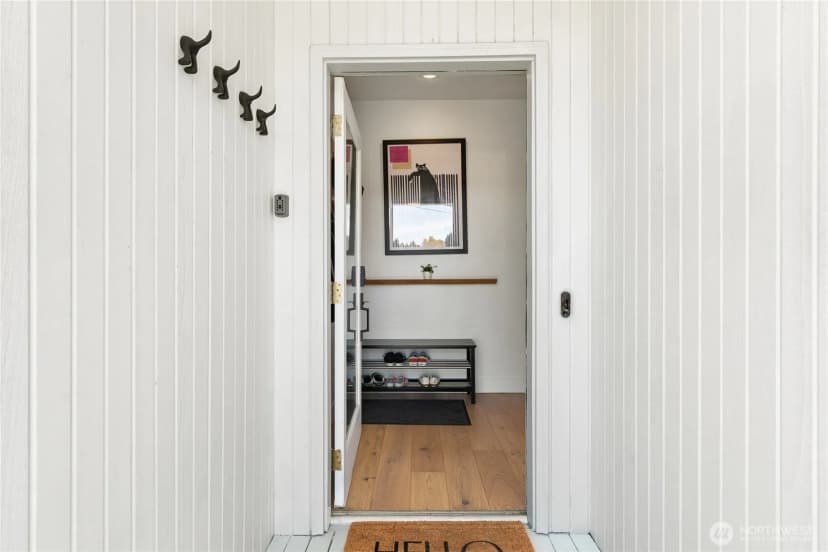 Property photo for 600 Sw Cloverdale Street, Seattle photo 2