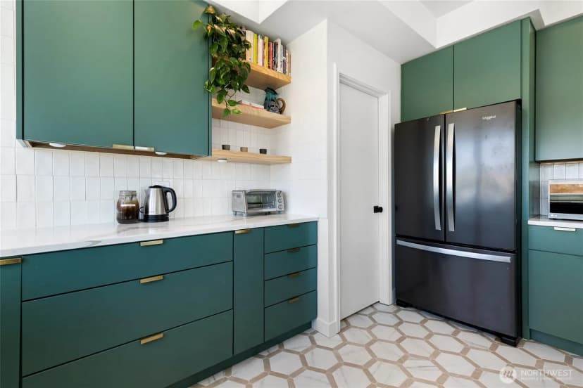 Property photo for 600 Sw Cloverdale Street, Seattle photo 14
