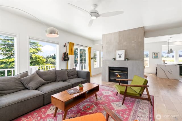 Property photo for 600 Sw Cloverdale Street, Seattle photo 5