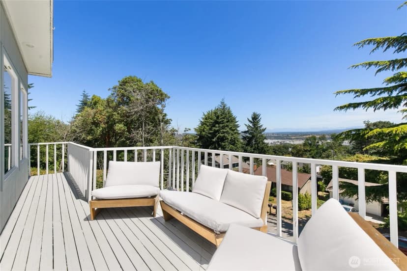 Property photo for 600 Sw Cloverdale Street, Seattle photo 9