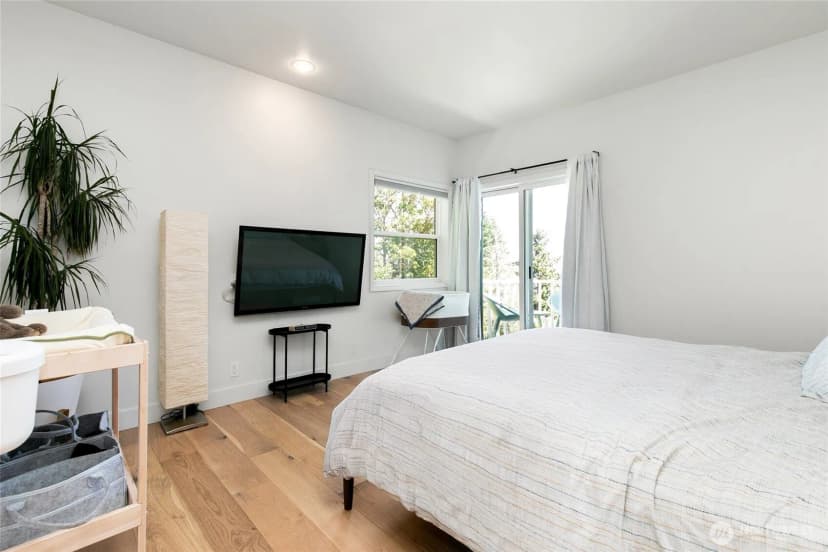 Property photo for 600 Sw Cloverdale Street, Seattle photo 16