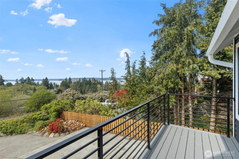 Property photo for 6909 E East Side Drive Ne, Tacoma photo 18