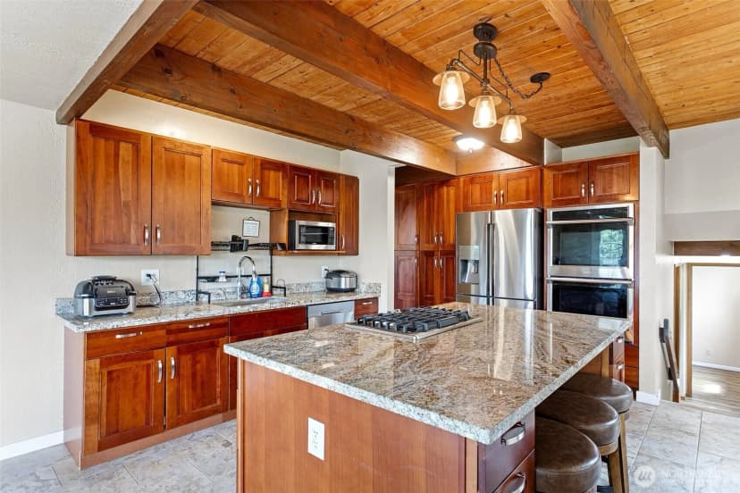 Property photo for 8116 Kaster Drive Ne, Bremerton photo 9