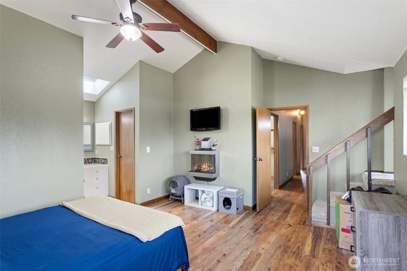 Property photo for 8116 Kaster Drive Ne, Bremerton photo 19