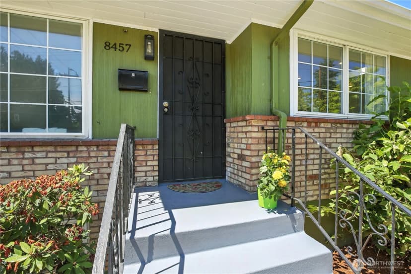 Property photo for 8457 Renton Avenue S, Seattle photo 4
