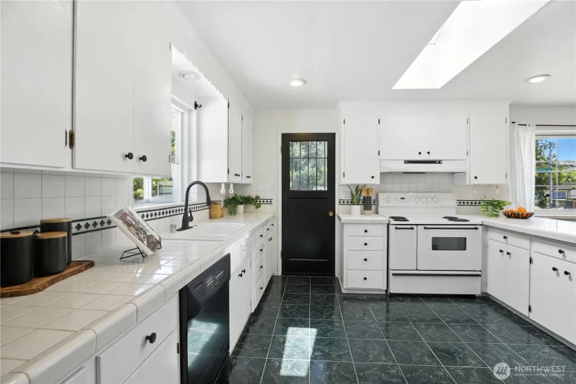 Property photo for 8457 Renton Avenue S, Seattle photo 11