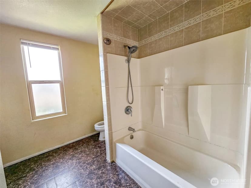 Property photo for 1402 W Market Street, Aberdeen photo 11