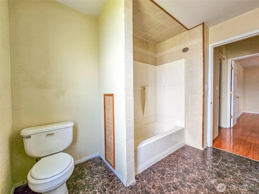 Property photo for 1402 W Market Street, Aberdeen photo 12