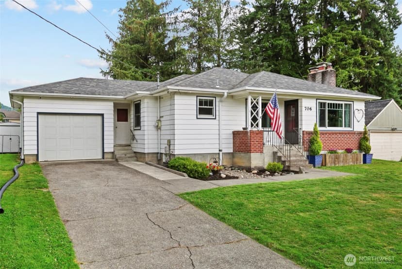 Property photo for 706 N 16th Avenue, Kelso