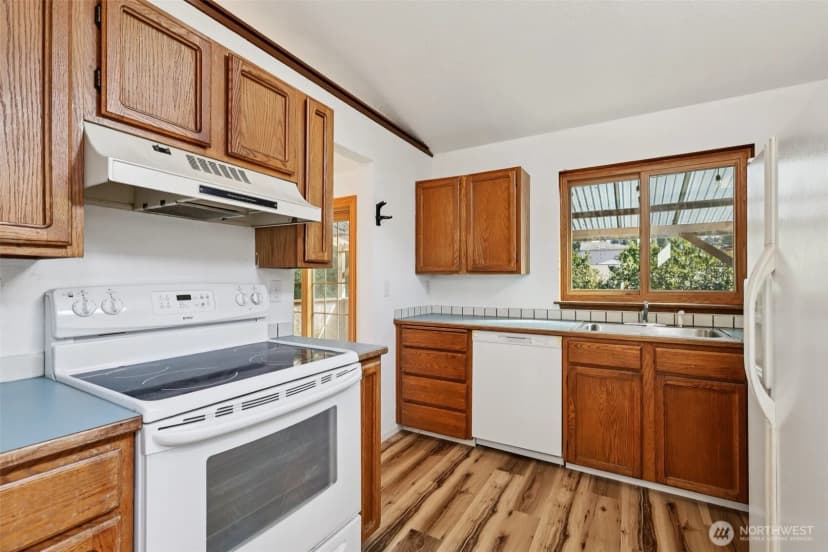 Property photo for 3000 Sw 106th Street, Seattle photo 6