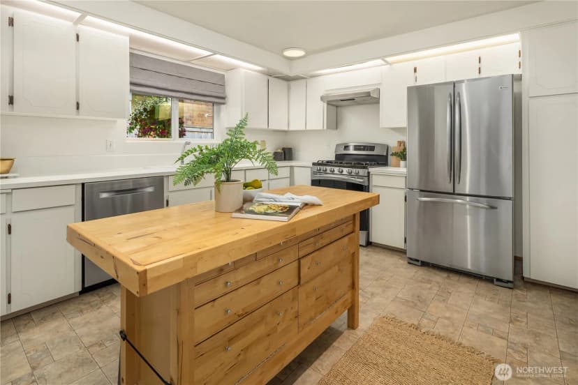 Property photo for 17611 Nw 6th Avenue, Shoreline photo 16