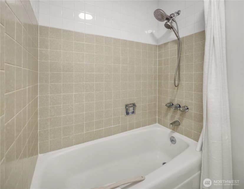 Property photo for 17611 Nw 6th Avenue, Shoreline photo 21