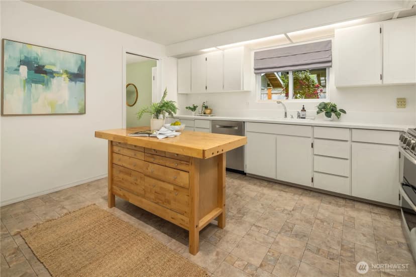 Property photo for 17611 Nw 6th Avenue, Shoreline photo 15