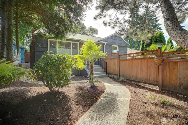 Property photo for 8222 35th Avenue Sw, Seattle photo 4
