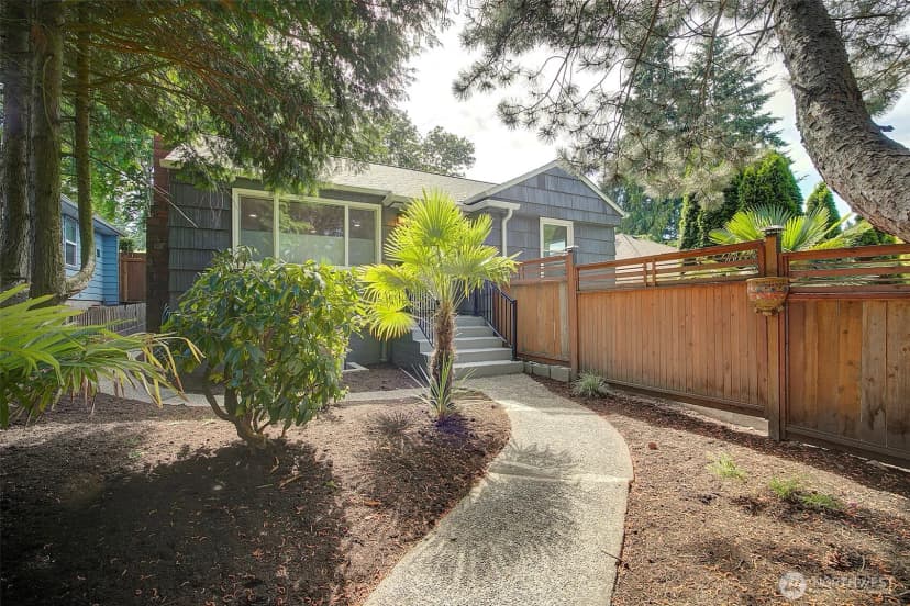 Property photo for 8222 35th Avenue Sw, Seattle photo 4