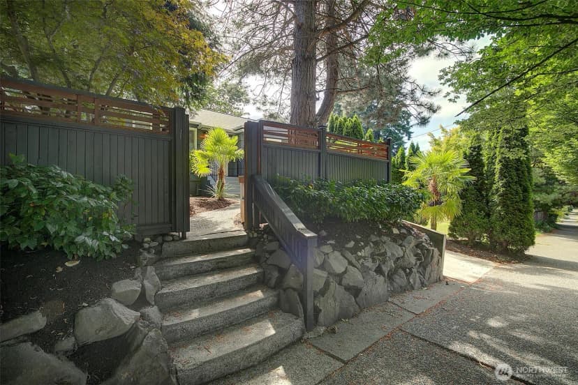 Property photo for 8222 35th Avenue Sw, Seattle photo 5