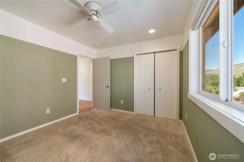 Property photo for 105 E Raymond Avenue, Chelan photo 15