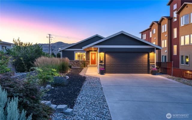 Property photo for 105 E Raymond Avenue, Chelan