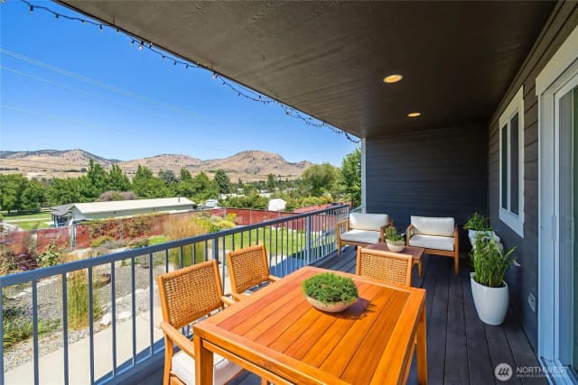 Property photo for 105 E Raymond Avenue, Chelan photo 5