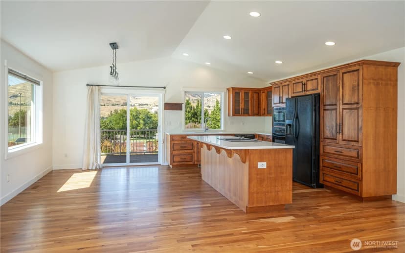 Property photo for 105 E Raymond Avenue, Chelan photo 22